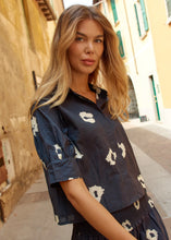 Load image into Gallery viewer, Betty Basics Reagan Poplin Shirt Black Leopard Print