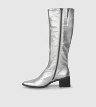 Load image into Gallery viewer, Beau Coops Alby Silver Leather