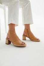 Load image into Gallery viewer, Alfie & Evie Alvin Camel