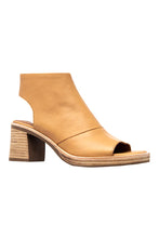 Load image into Gallery viewer, Alfie & Evie Alvin Camel