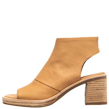 Load image into Gallery viewer, Alfie & Evie Alvin Camel