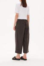 Load image into Gallery viewer, Tirelli Classic Linen Pant Deep Charcoal