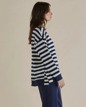 Load image into Gallery viewer, Betty Basics Easy Crew Sweat Navy Stripe