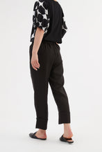 Load image into Gallery viewer, Tirelli Deep Cuff Linen Pant Black