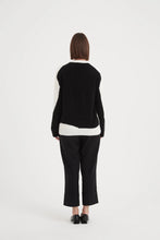 Load image into Gallery viewer, Tirelli Abstract Print Cardigan Black/ Cream