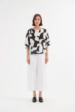 Load image into Gallery viewer, Tirelli Wide Sleeve Blouse Black Abstract Print