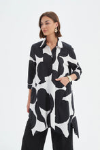 Load image into Gallery viewer, Tirelli Handkerchief Hem Print Shirt Black/White Spot