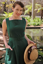 Load image into Gallery viewer, Elise Design Bee Linen Dress Green