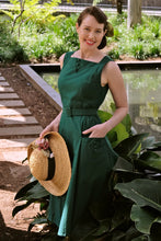 Load image into Gallery viewer, Elise Design Bee Linen Dress Green