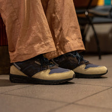 Load image into Gallery viewer, Karhu Legacy 96 Pale Olive Green/Chocolate Torte