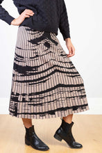 Load image into Gallery viewer, JJ Sisters DE67 Viscose Skirt
