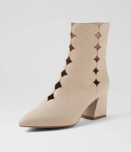 Load image into Gallery viewer, Django & Juliette Mamun Vanilla Leather
