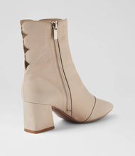 Load image into Gallery viewer, Django & Juliette Mamun Vanilla Leather