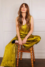 Load image into Gallery viewer, Traffic People From A Distance Evie Trousers Olive