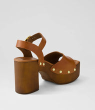Load image into Gallery viewer, Mollini Eliyena Platform Clog Heels Tan Leather