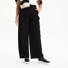 Load image into Gallery viewer, Rollie Derby City Punch Black