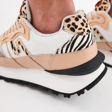 Load image into Gallery viewer, Rollie Kentu Safari