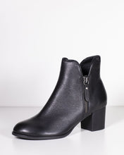 Load image into Gallery viewer, Django & Juliette Shiannely Black Heel Black Leather