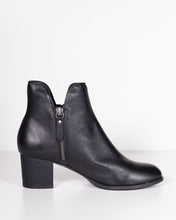 Load image into Gallery viewer, Django & Juliette Shiannely Black Heel Black Leather