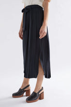 Load image into Gallery viewer, Elk Strimmel Skirt Black