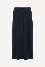 Load image into Gallery viewer, Elk Strimmel Skirt Black