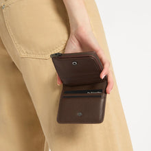 Load image into Gallery viewer, Status Anxiety Sense Of Wonder Wallet Cocoa