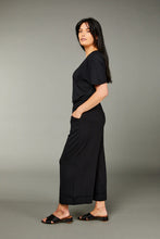 Load image into Gallery viewer, Tani 8965 Culotte Resort Pant Black
