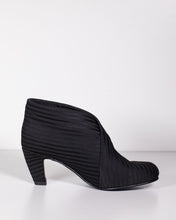 Load image into Gallery viewer, United Nude Fold Mid Black
