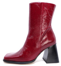 Load image into Gallery viewer, Neo Karina Rubino Leather (Red)
