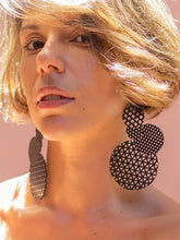 Load image into Gallery viewer, Tun Plural Earrings Black

