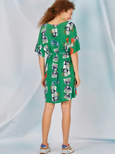 Load image into Gallery viewer, Benta Studio Blusao Dress Tea Cups
