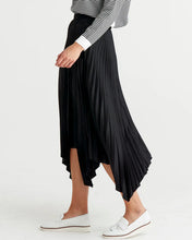 Load image into Gallery viewer, Betty Basics Louis Pleated Skirt Black

