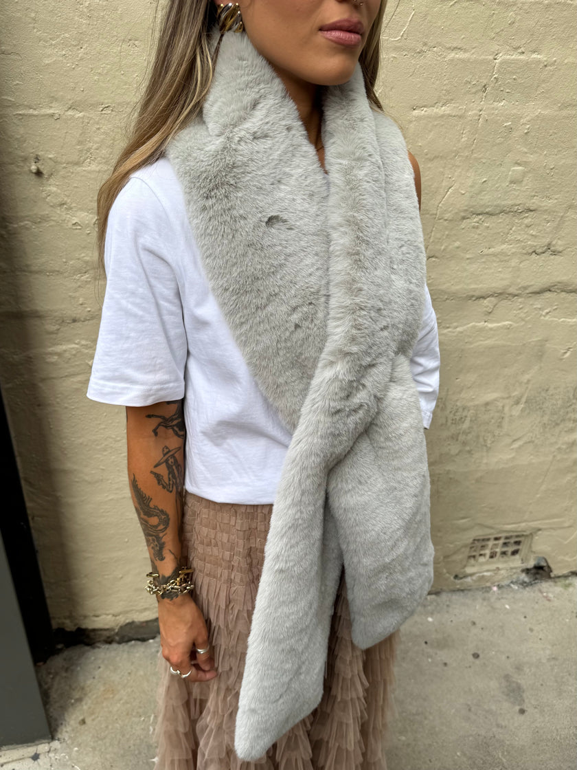 DEA The Label Faux Fur Scarf Dove