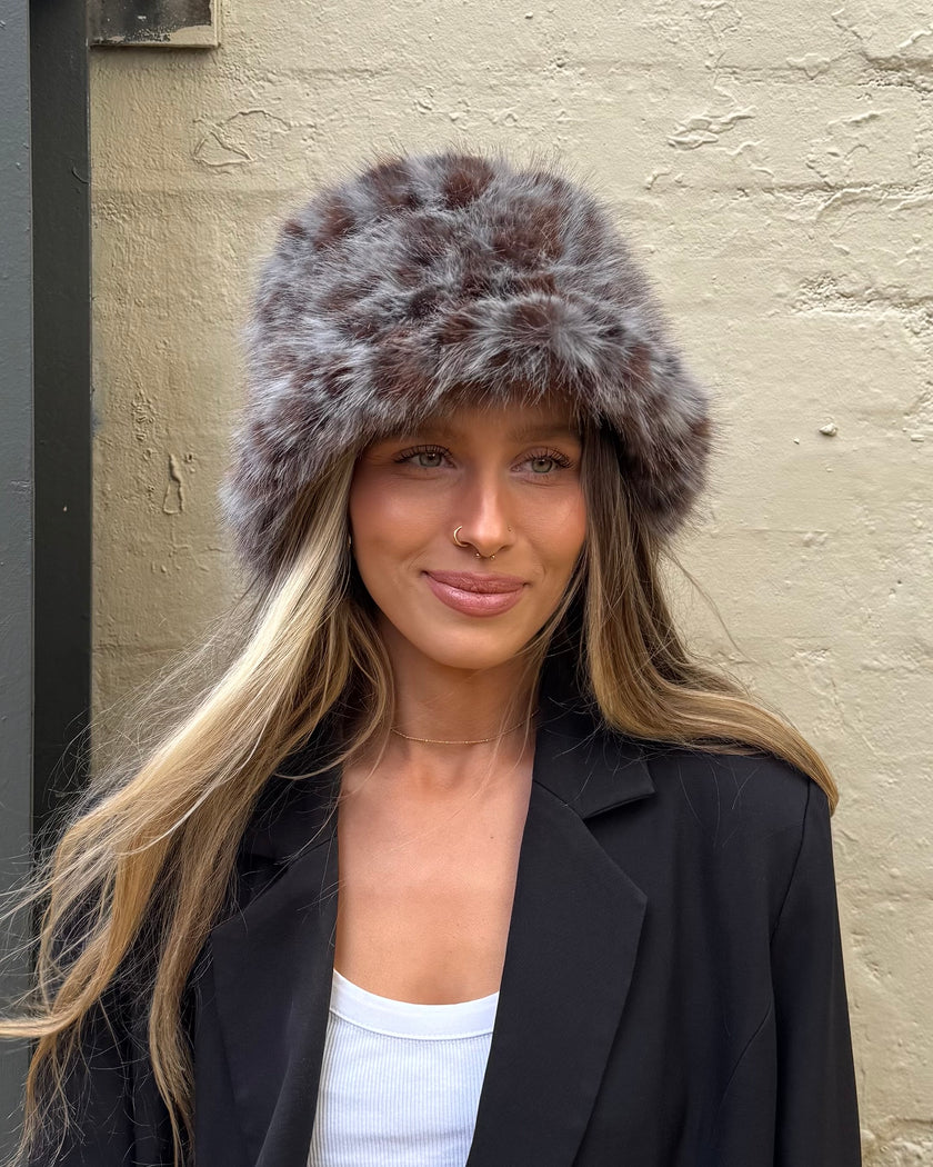 Cinnamon Creations 7548 Fluffy Leopard Bucket Hat Grey