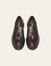 Load image into Gallery viewer, Les Deux Thatcher Croco Tassel Loafer Slate Brown

