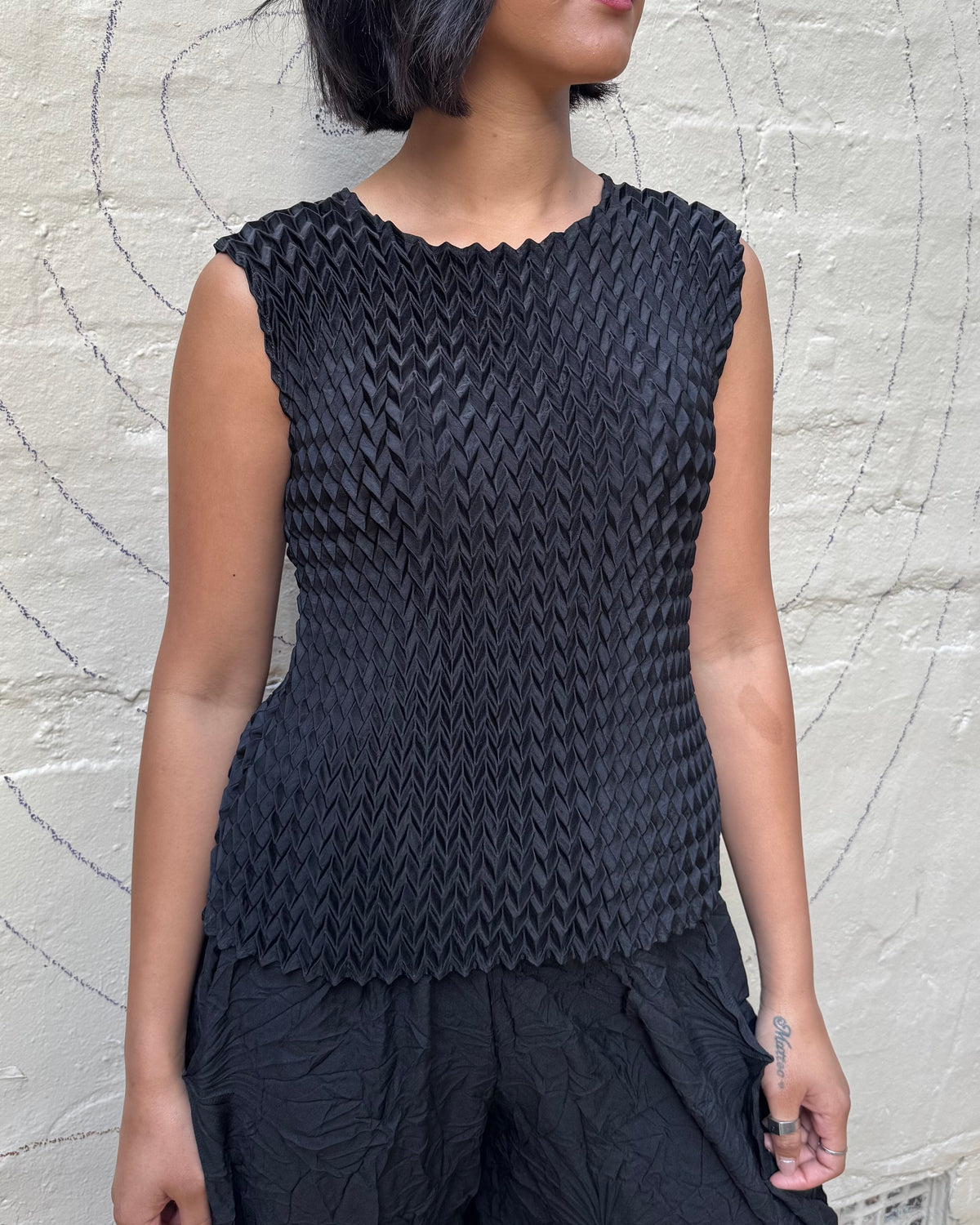 Indulge Me CLO154 Sleeveless Zig Zag Top Black