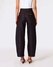 Load image into Gallery viewer, Rollas Gigi Barrell Jeans Madame Indigo
