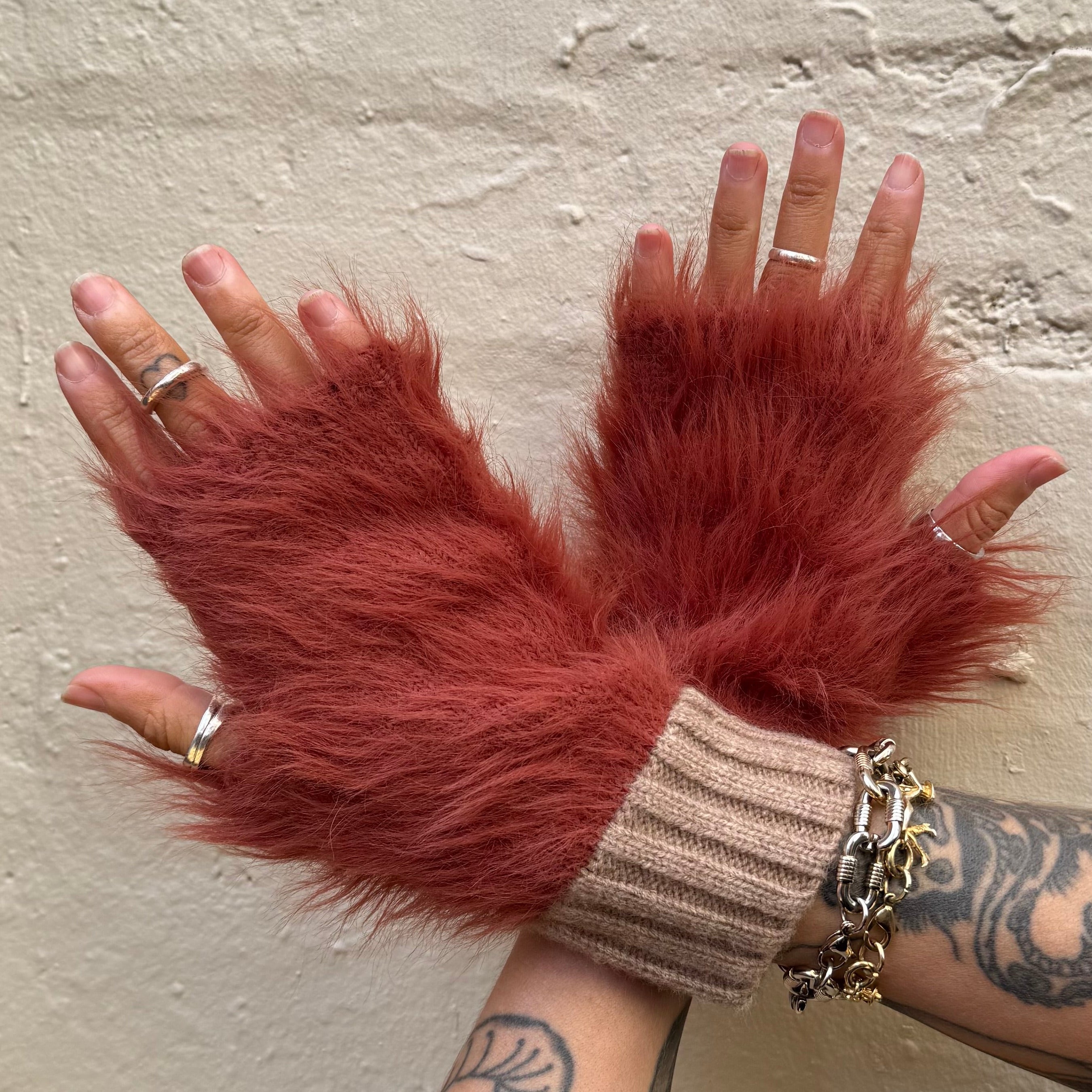 Cinnamon Creations GL040 Fluffy Fingerless Gloves Rust