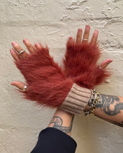 Load image into Gallery viewer, Cinnamon Creations GL040 Fluffy Fingerless Gloves Rust
