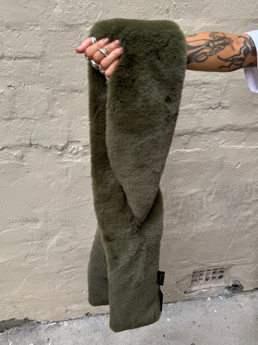 DEA The Label Faux Fur Scarf Olive