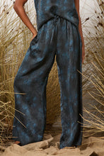 Load image into Gallery viewer, M. A. Dainty Doja Pant Navy
