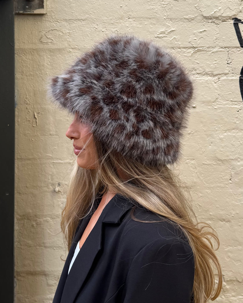 Cinnamon Creations 7548 Fluffy Leopard Bucket Hat Grey