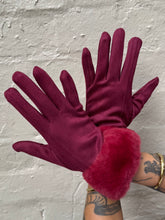 Load image into Gallery viewer, Cinnamon Creations Faux Fur Trim Suedette Gloves Wine
