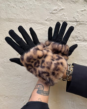 Load image into Gallery viewer, Cinnamon Creations GV1433 Leopard Mock Fur Glove Beige
