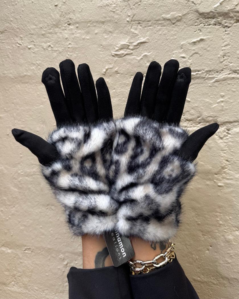 Cinnamon Creations GV1433 Leopard Mock Fur Glove White