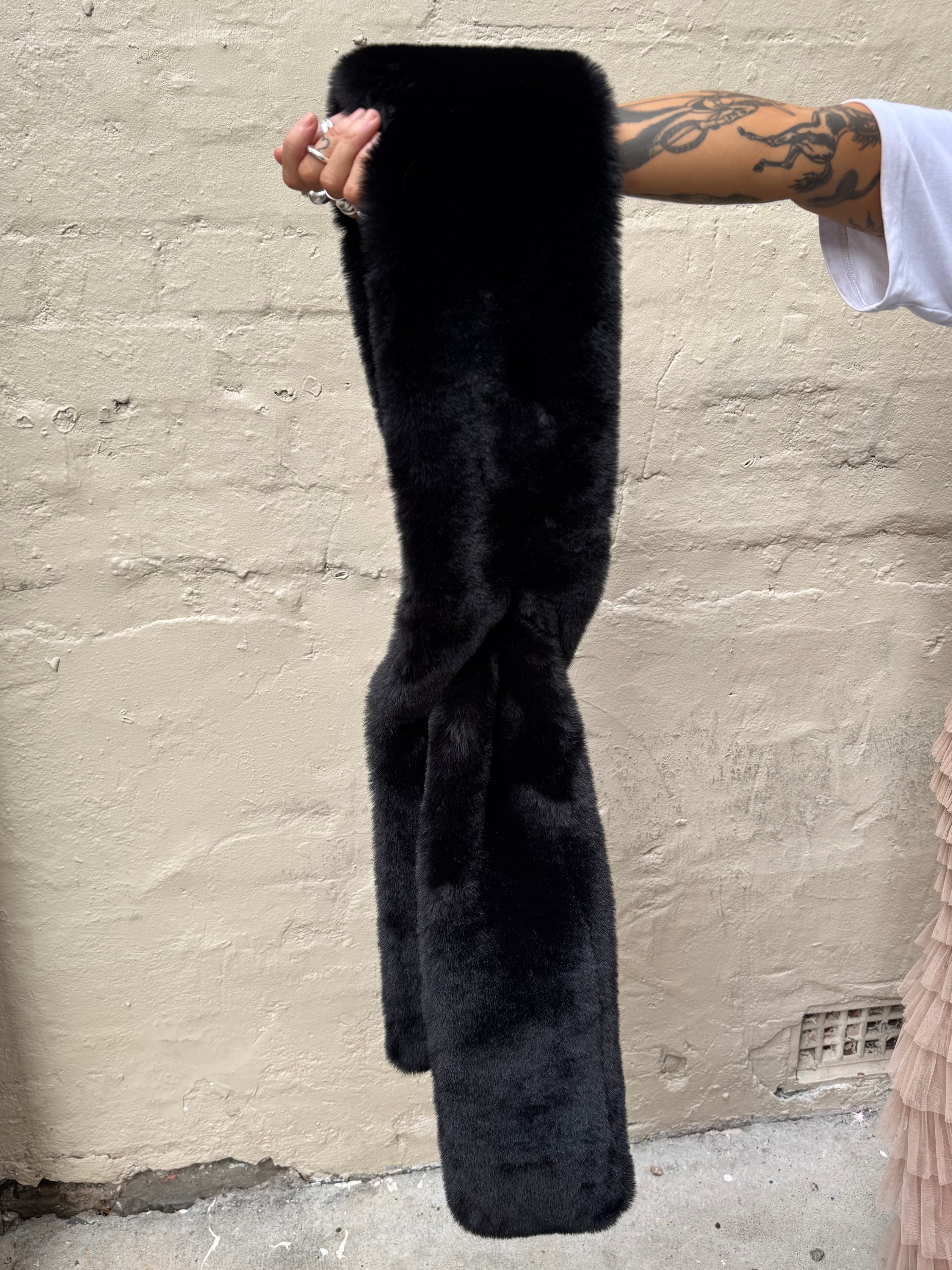 DEA The Label Faux Fur Scarf Black