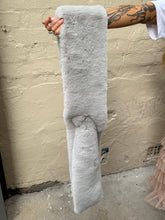 Load image into Gallery viewer, DEA The Label Faux Fur Scarf Dove
