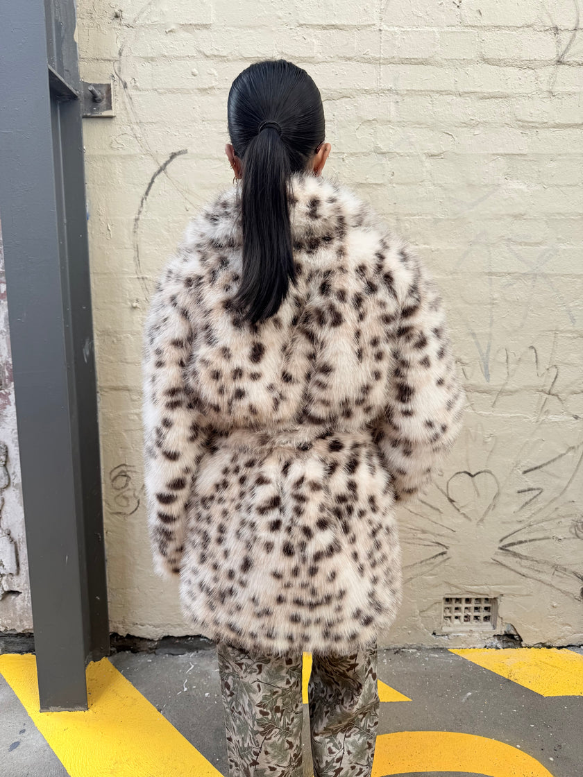 Cinnamon Creations F77 Leopard Print Fluffy Coat White Beige