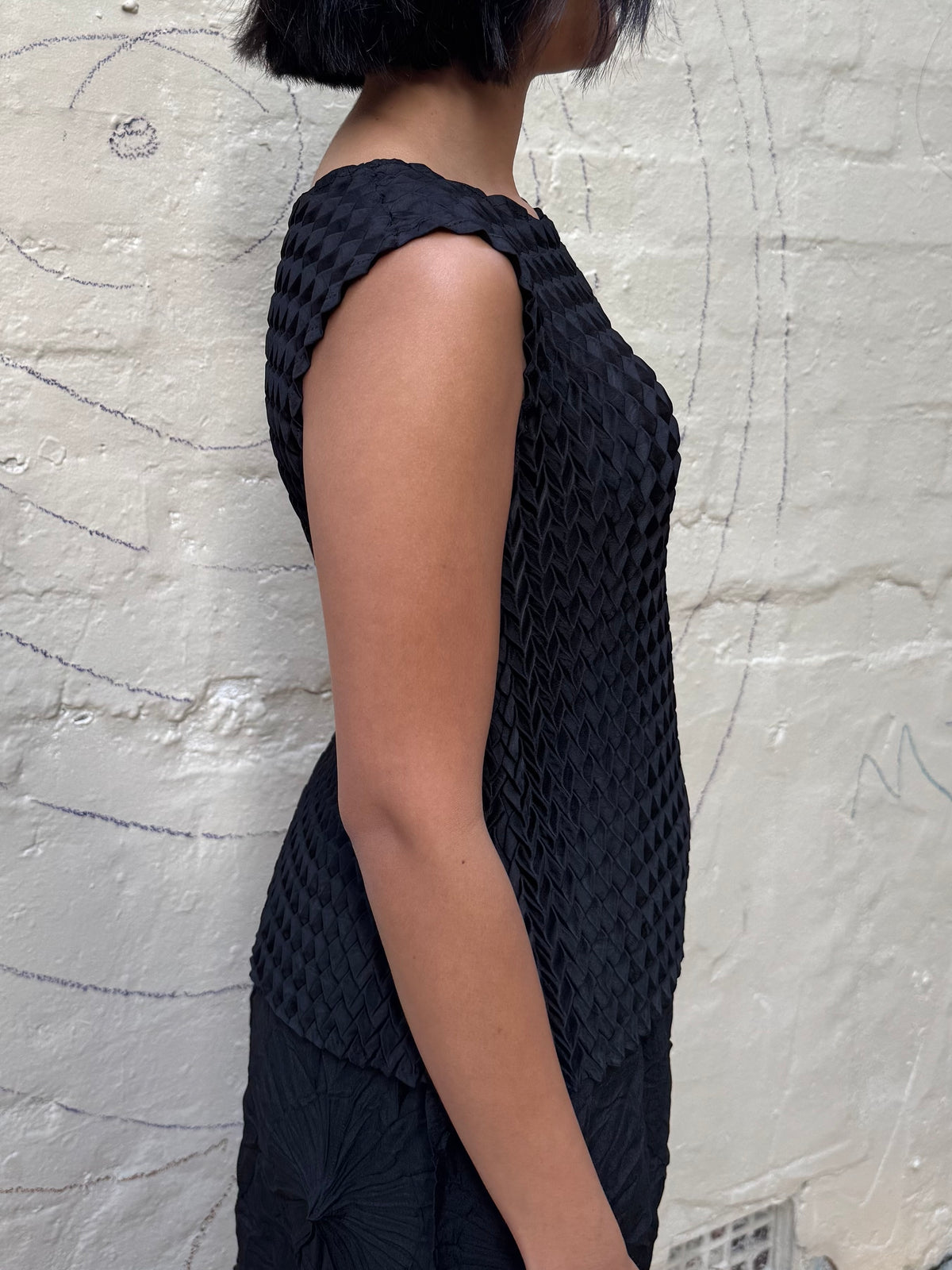 Indulge Me CLO154 Sleeveless Zig Zag Top Black