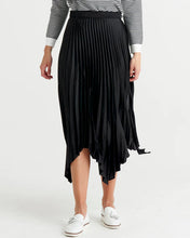 Load image into Gallery viewer, Betty Basics Louis Pleated Skirt Black
